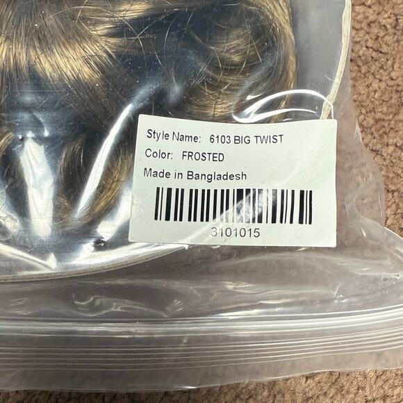 Big Twist Frosted Salon Quality Wrap Around Hair Piece NWT - Picture 3 of 3